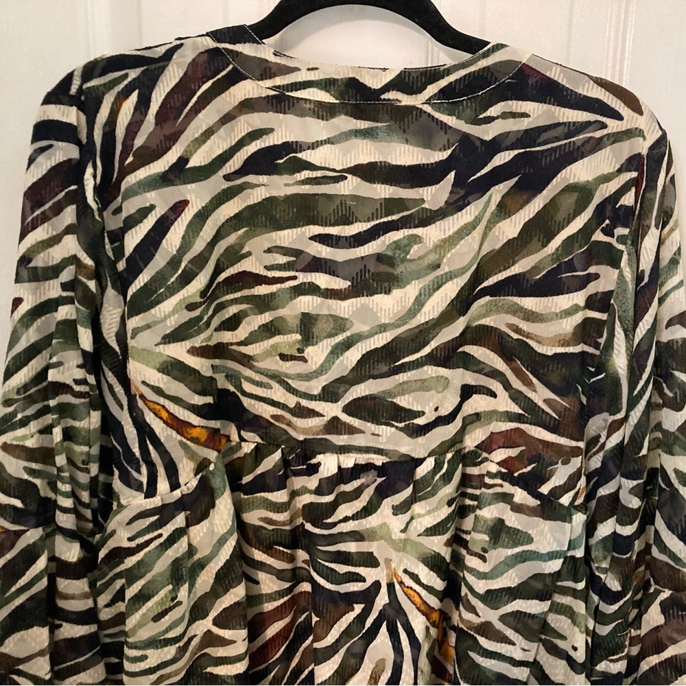 Trendy plus size top - Picture 8 of 12